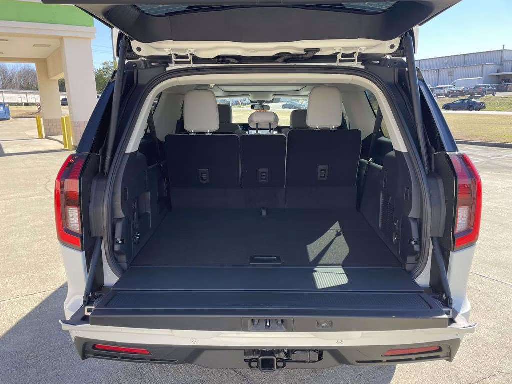 2026 Star White Metallic Tri-Coat Ford Expedition Max Active RWD SUV