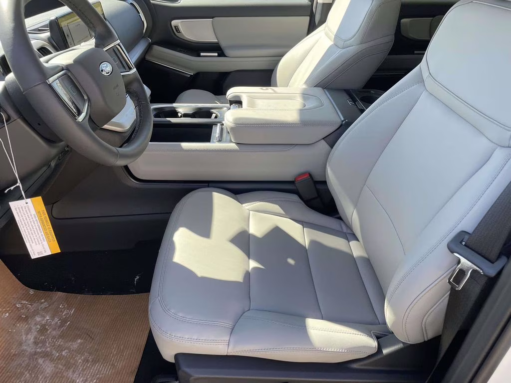 2026 Star White Metallic Tri-Coat Ford Expedition Max Active RWD SUV