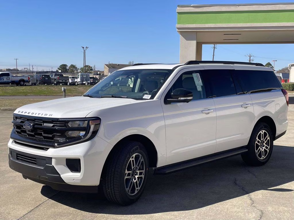2026 Star White Metallic Tri-Coat Ford Expedition Max Active RWD SUV