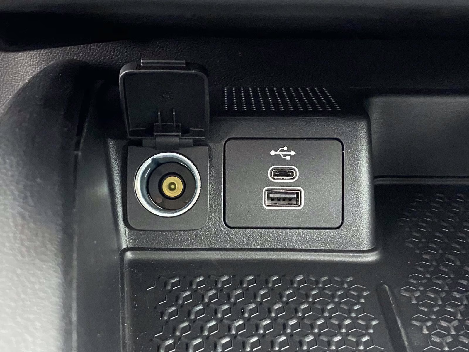 2026 Oxford White Ford Bronco Sport Outer Banks 4X4 SUV