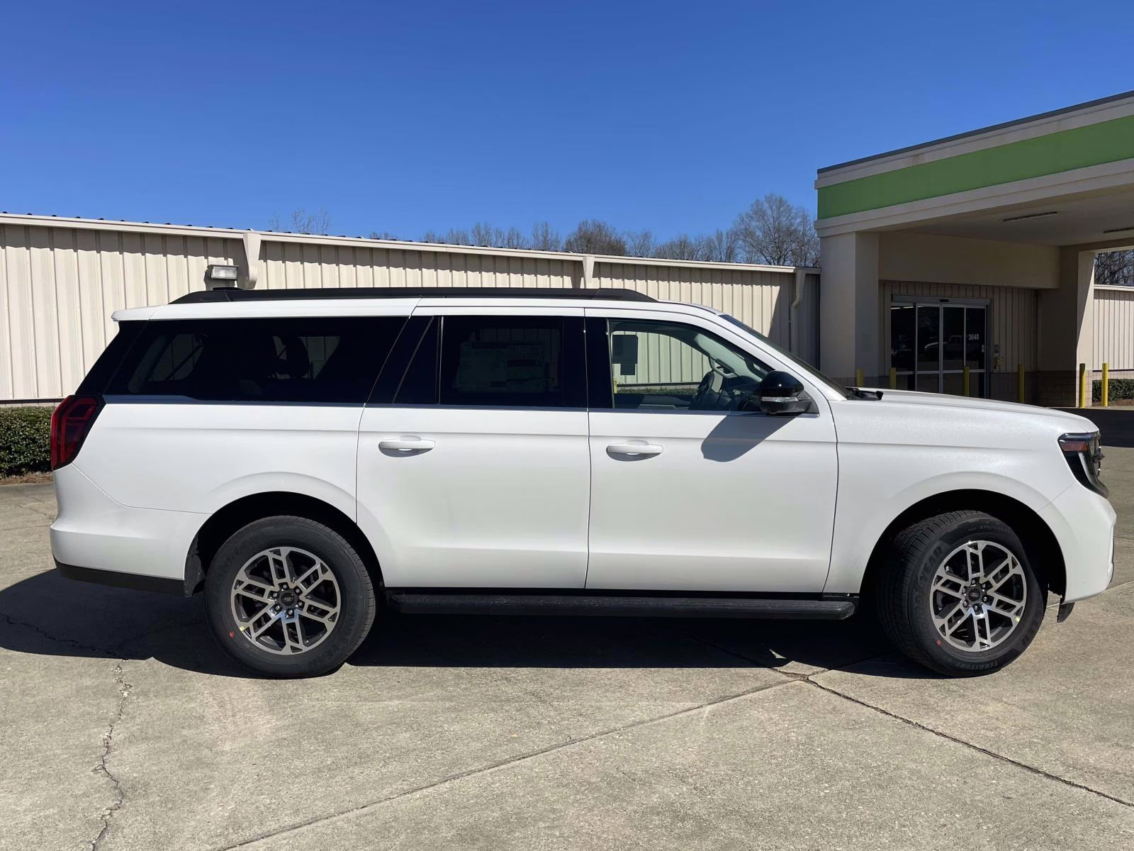 2026 Star White Metallic Tri-Coat Ford Expedition Max Active RWD SUV