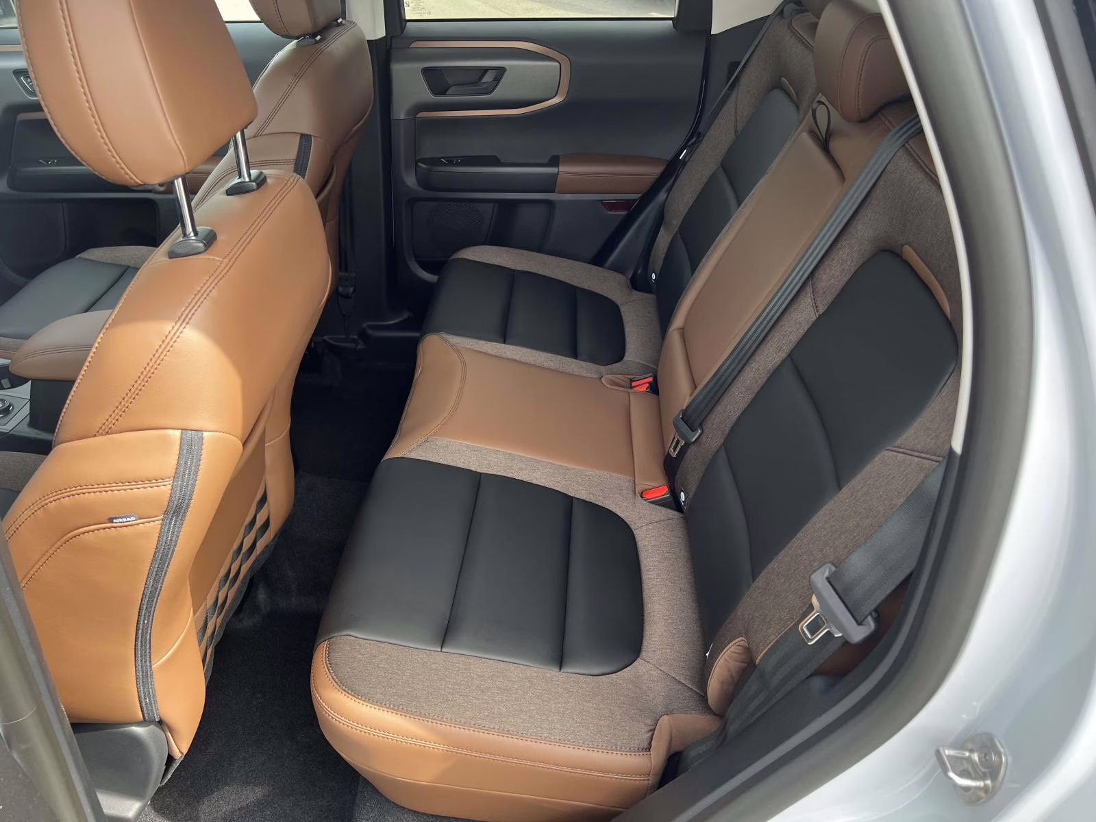 2026 White Metallic Ford Bronco Sport Outer Banks 4X4 SUV