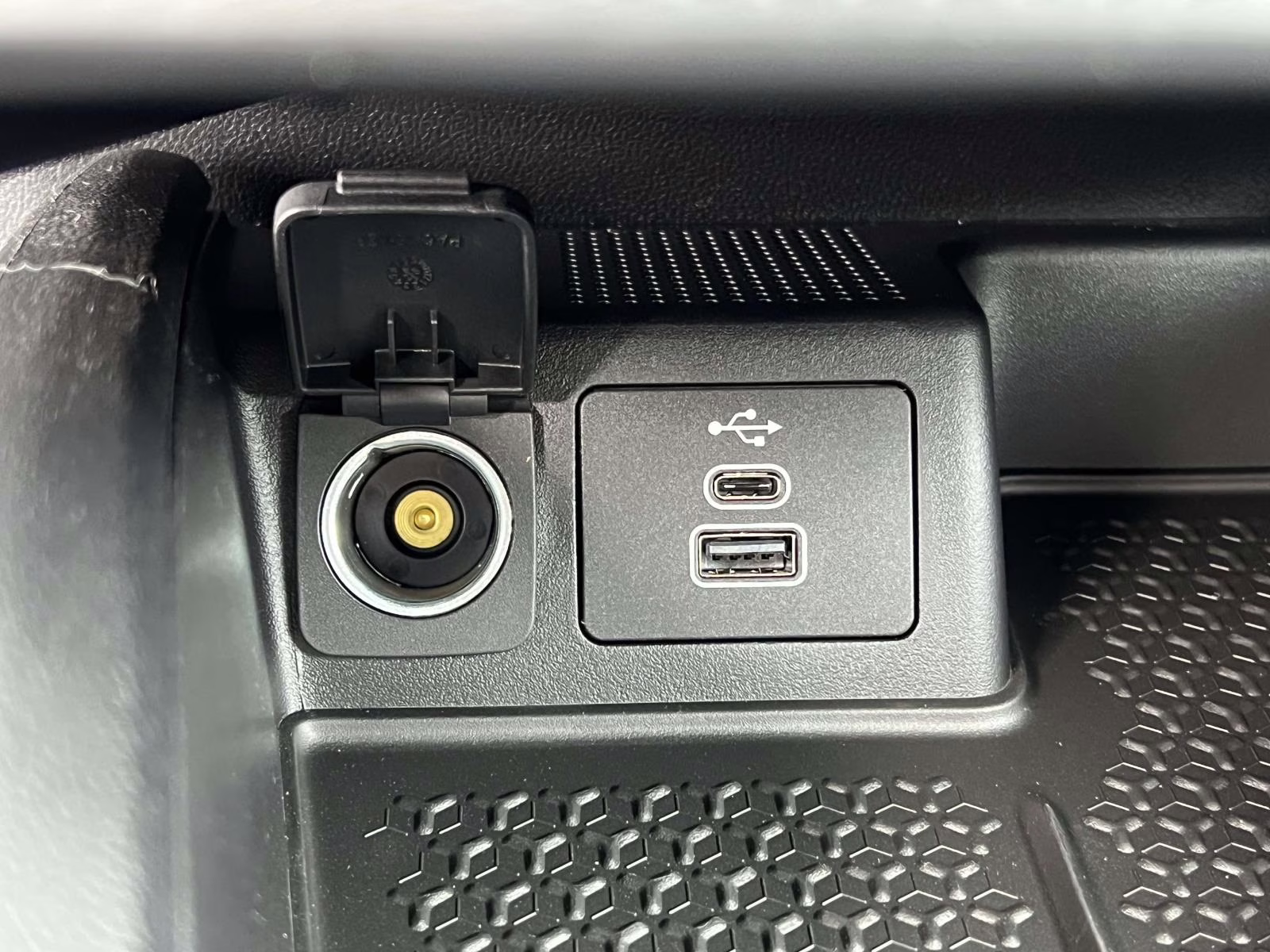 2026 White Metallic Ford Bronco Sport Outer Banks 4X4 SUV