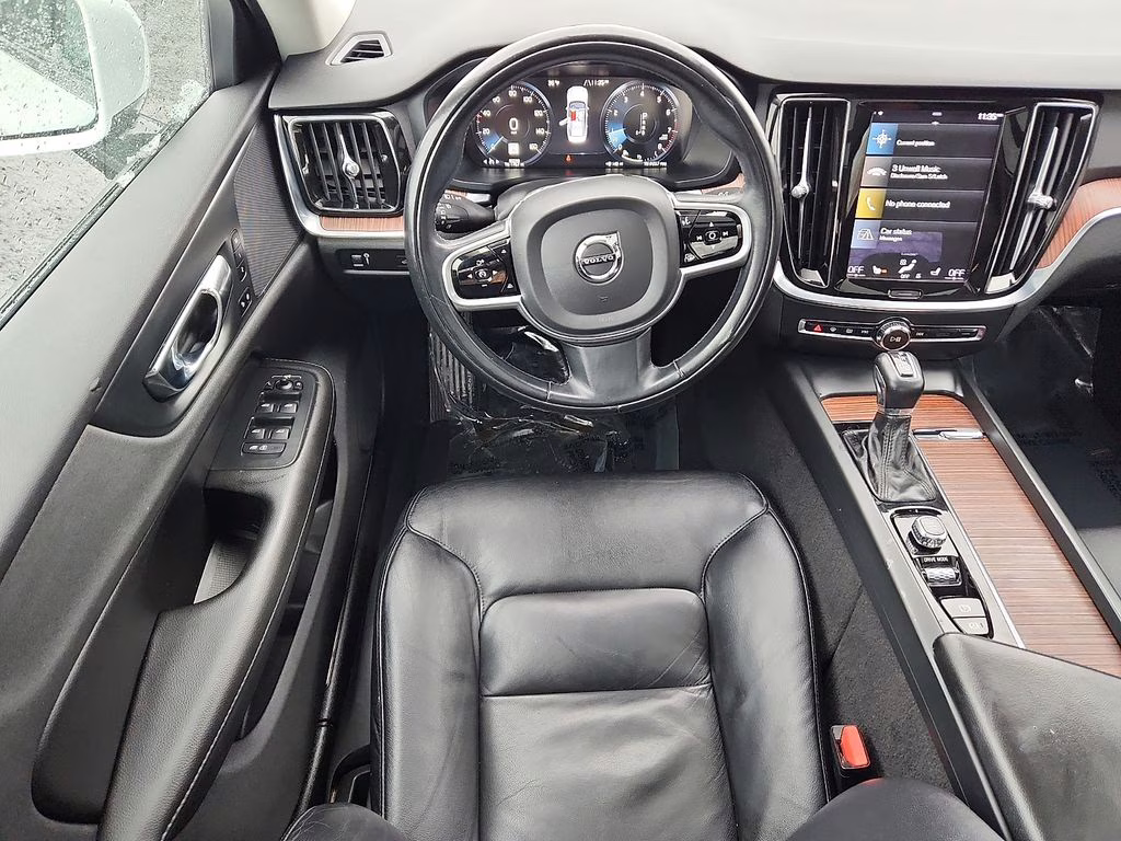 2021 Crystal White Volvo S60 T5 Momentum FWD Sedan