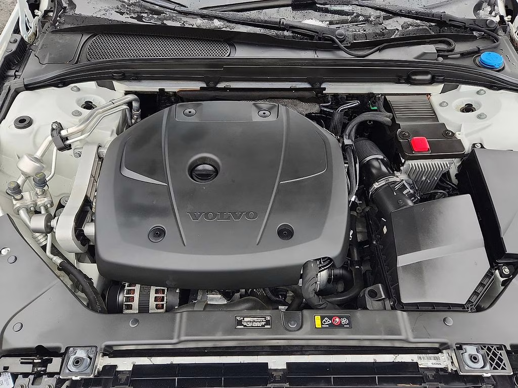 2021 Crystal White Volvo S60 T5 Momentum FWD Sedan