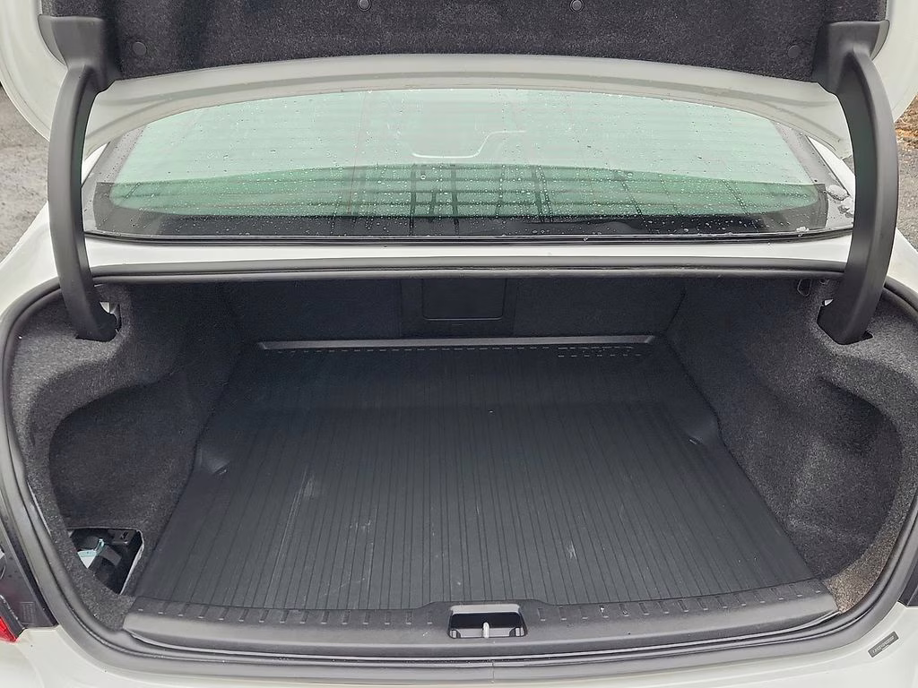 2021 Crystal White Volvo S60 T5 Momentum FWD Sedan