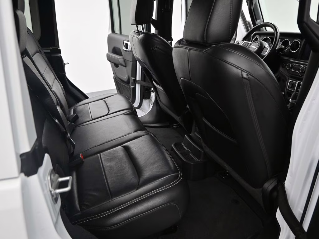 2022 Bright White Clearcoat Jeep Wrangler Unlimited Sahara 4X4 SUV