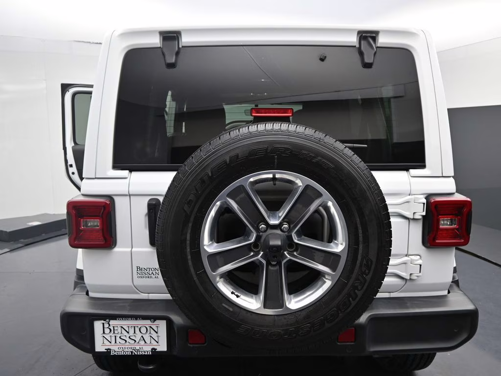 2022 Bright White Clearcoat Jeep Wrangler Unlimited Sahara 4X4 SUV