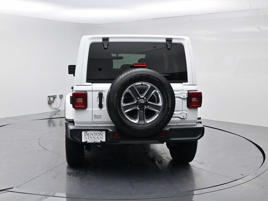 2022 Bright White Clearcoat Jeep Wrangler Unlimited Sahara 4X4 SUV