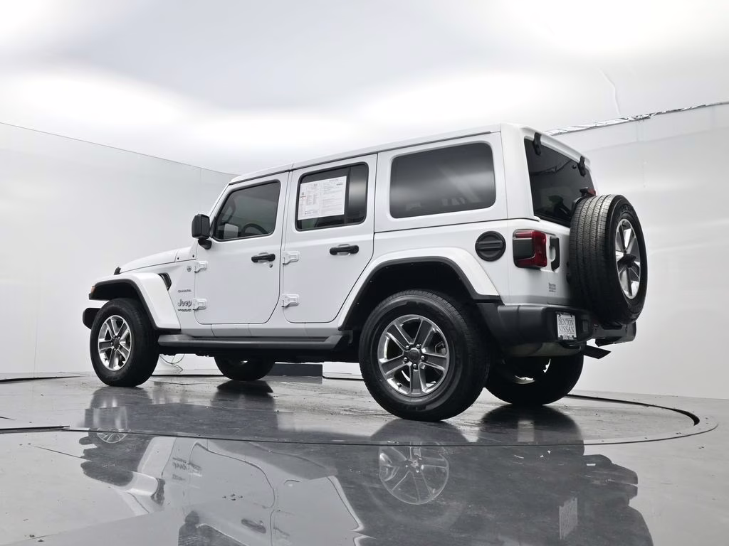 2022 Bright White Clearcoat Jeep Wrangler Unlimited Sahara 4X4 SUV