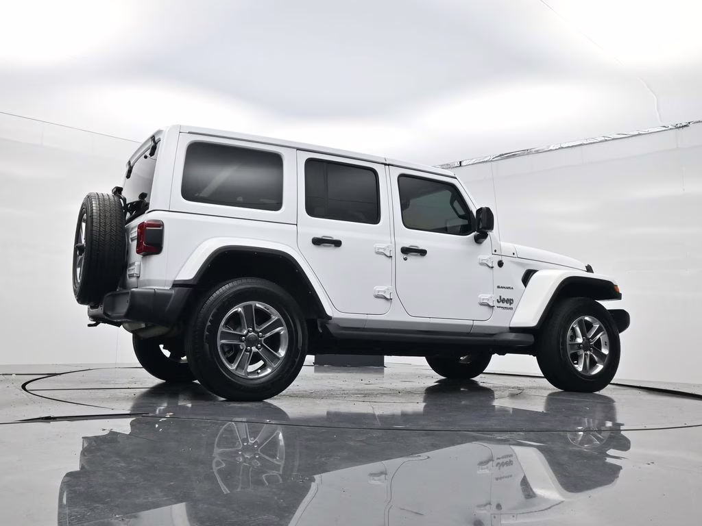 2022 Bright White Clearcoat Jeep Wrangler Unlimited Sahara 4X4 SUV