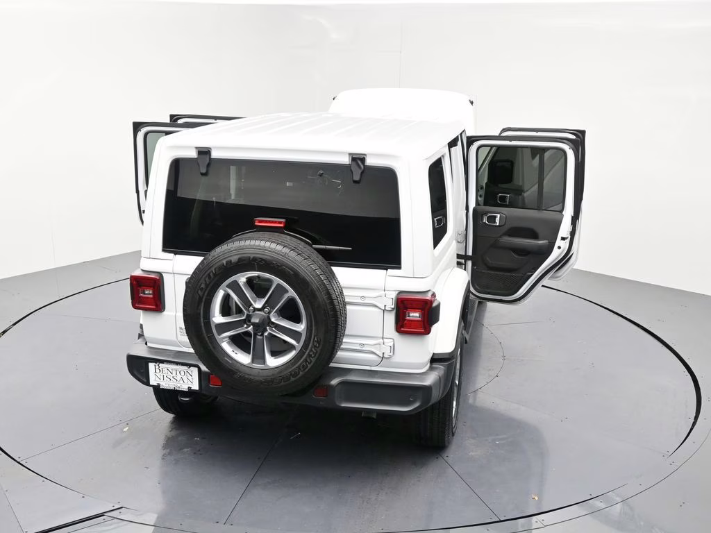 2022 Bright White Clearcoat Jeep Wrangler Unlimited Sahara 4X4 SUV