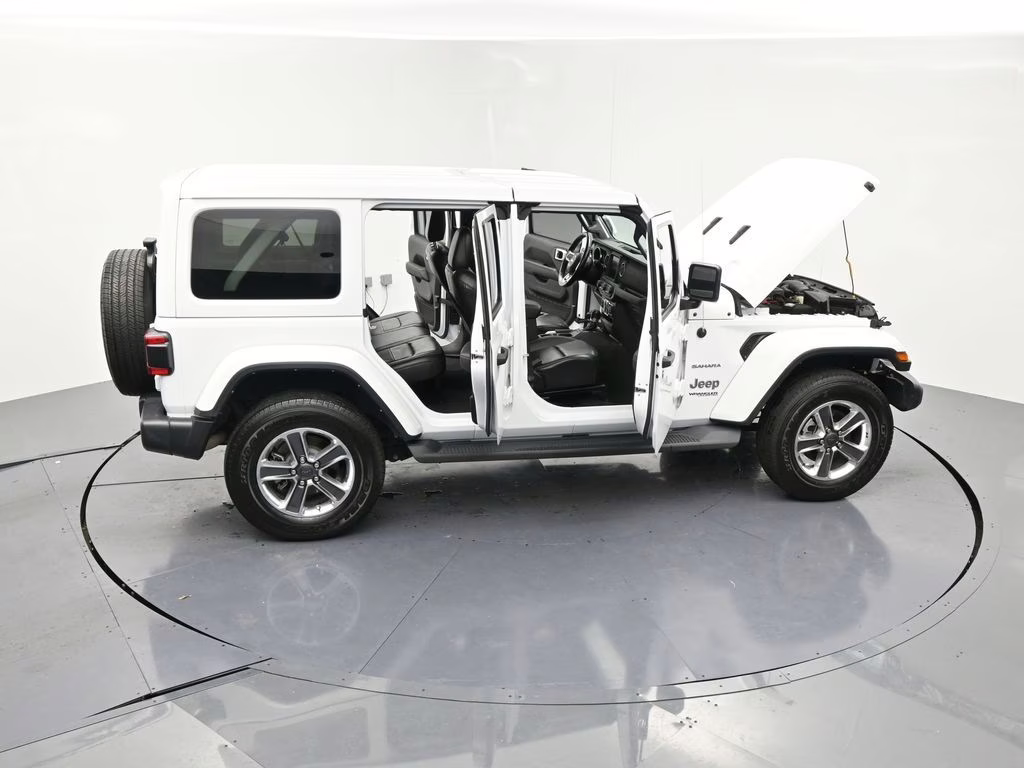 2022 Bright White Clearcoat Jeep Wrangler Unlimited Sahara 4X4 SUV