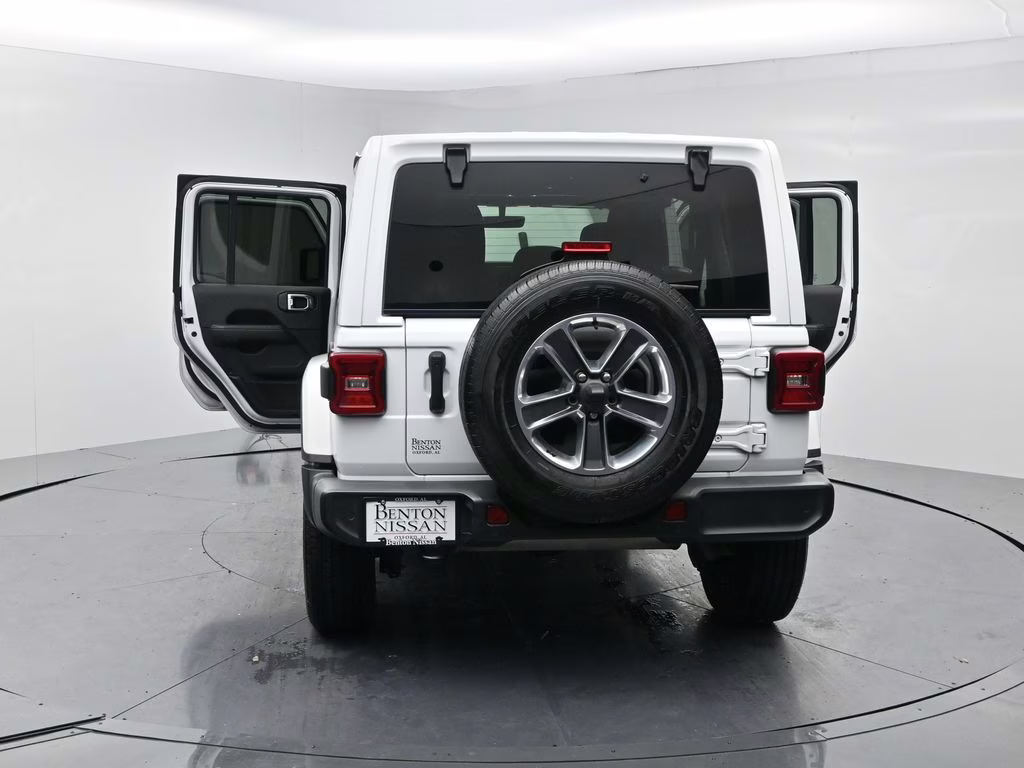 2022 Bright White Clearcoat Jeep Wrangler Unlimited Sahara 4X4 SUV