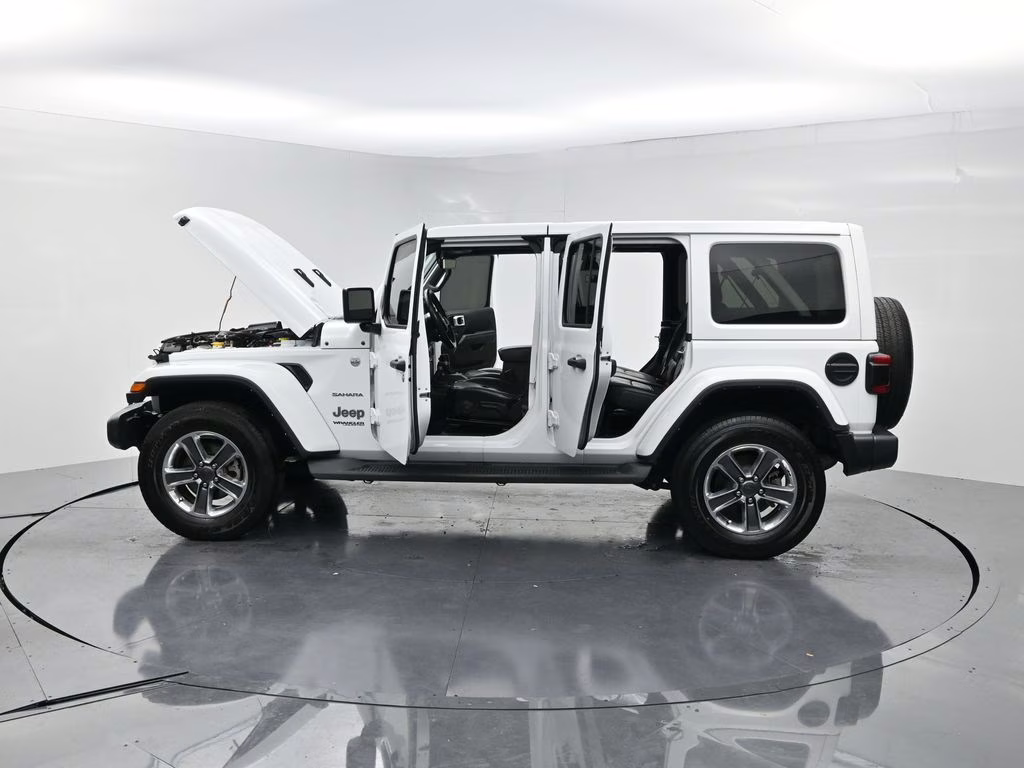 2022 Bright White Clearcoat Jeep Wrangler Unlimited Sahara 4X4 SUV