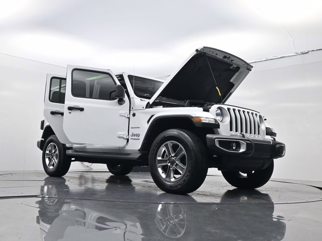 2022 Bright White Clearcoat Jeep Wrangler Unlimited Sahara 4X4 SUV