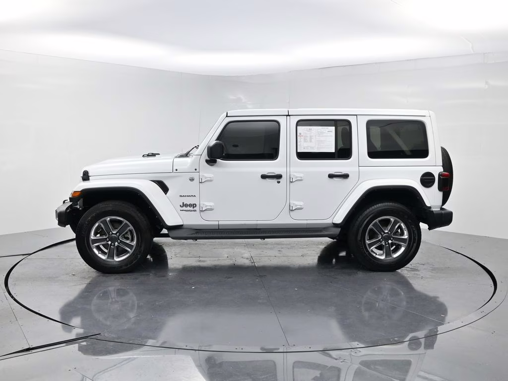 2022 Bright White Clearcoat Jeep Wrangler Unlimited Sahara 4X4 SUV