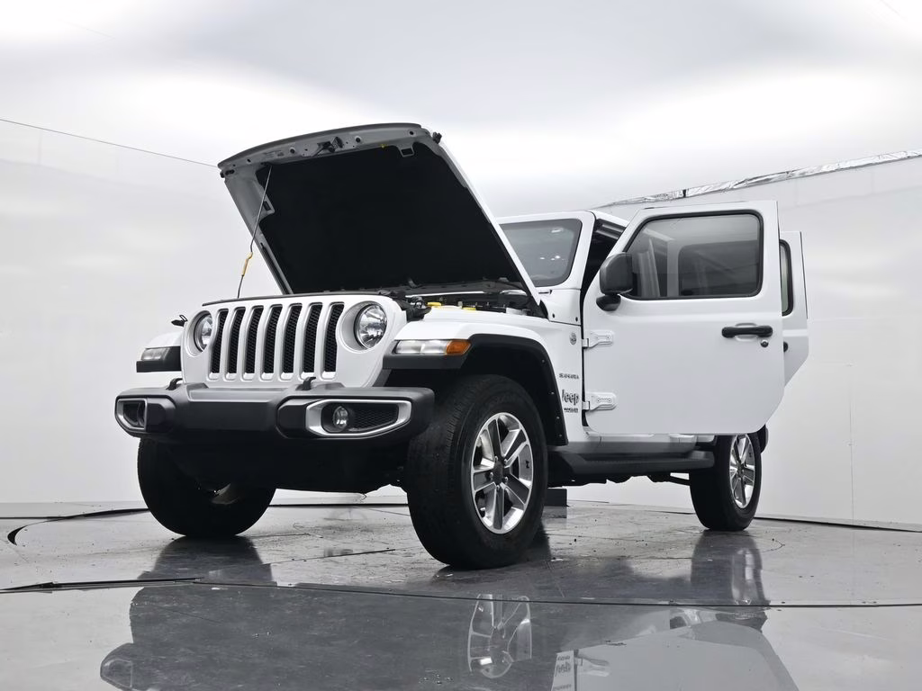 2022 Bright White Clearcoat Jeep Wrangler Unlimited Sahara 4X4 SUV