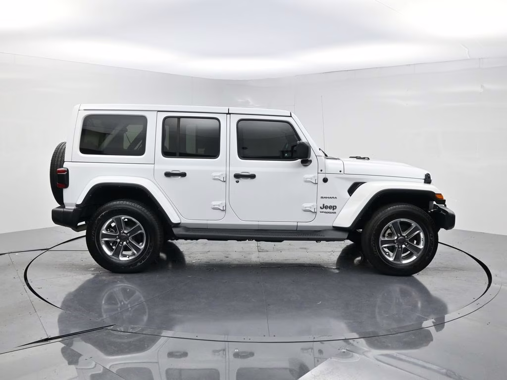2022 Bright White Clearcoat Jeep Wrangler Unlimited Sahara 4X4 SUV