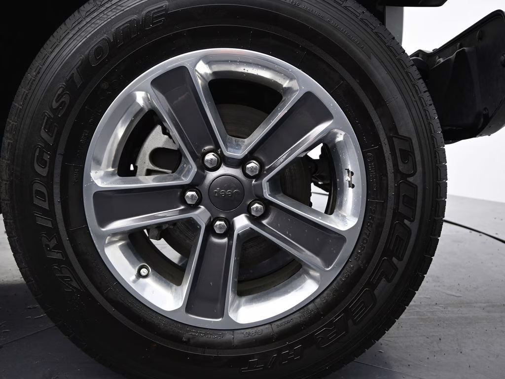 2022 Bright White Clearcoat Jeep Wrangler Unlimited Sahara 4X4 SUV