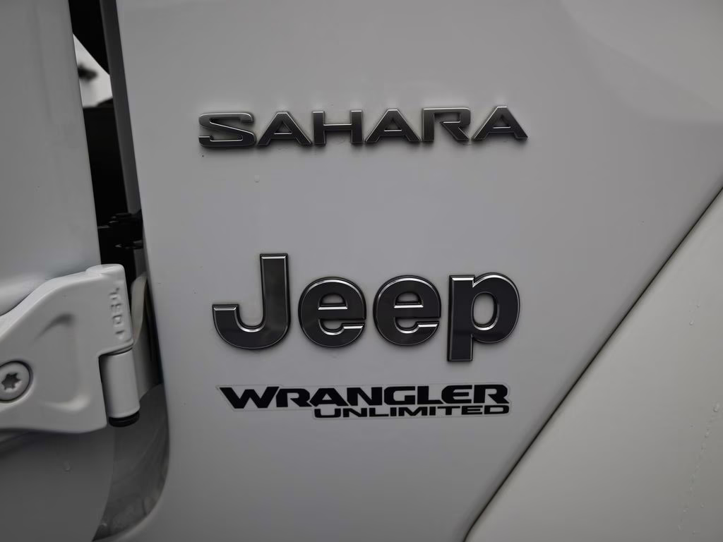 2022 Bright White Clearcoat Jeep Wrangler Unlimited Sahara 4X4 SUV