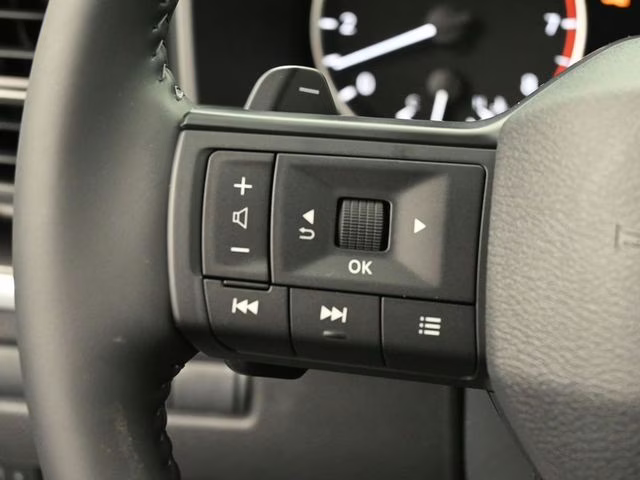 2026 Everest White Pearl Tricoat Nissan Rogue SV FWD SUV