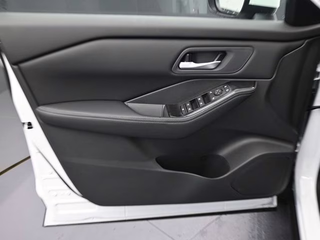 2026 Everest White Pearl Tricoat Nissan Rogue SV FWD SUV