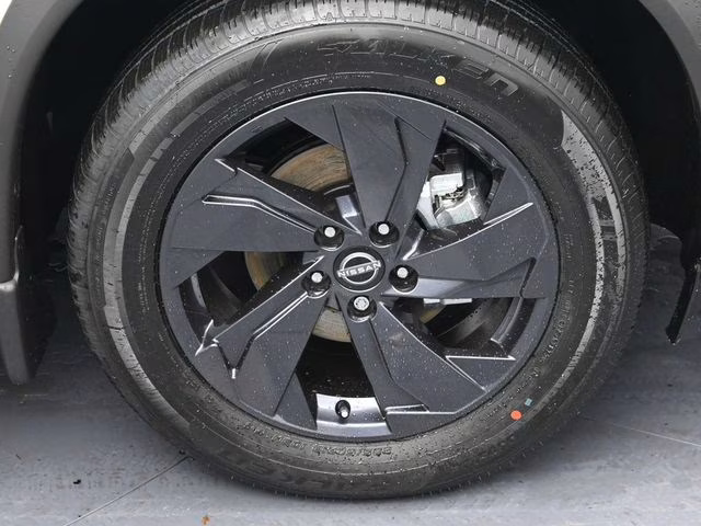 2026 Everest White Pearl Tricoat Nissan Rogue SV FWD SUV