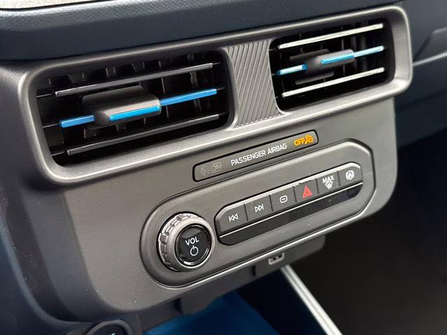 2026 Oxford White Ford Maverick XLT FWD Truck