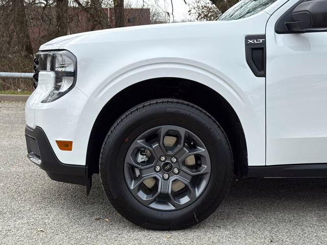 2026 Oxford White Ford Maverick XLT FWD Truck
