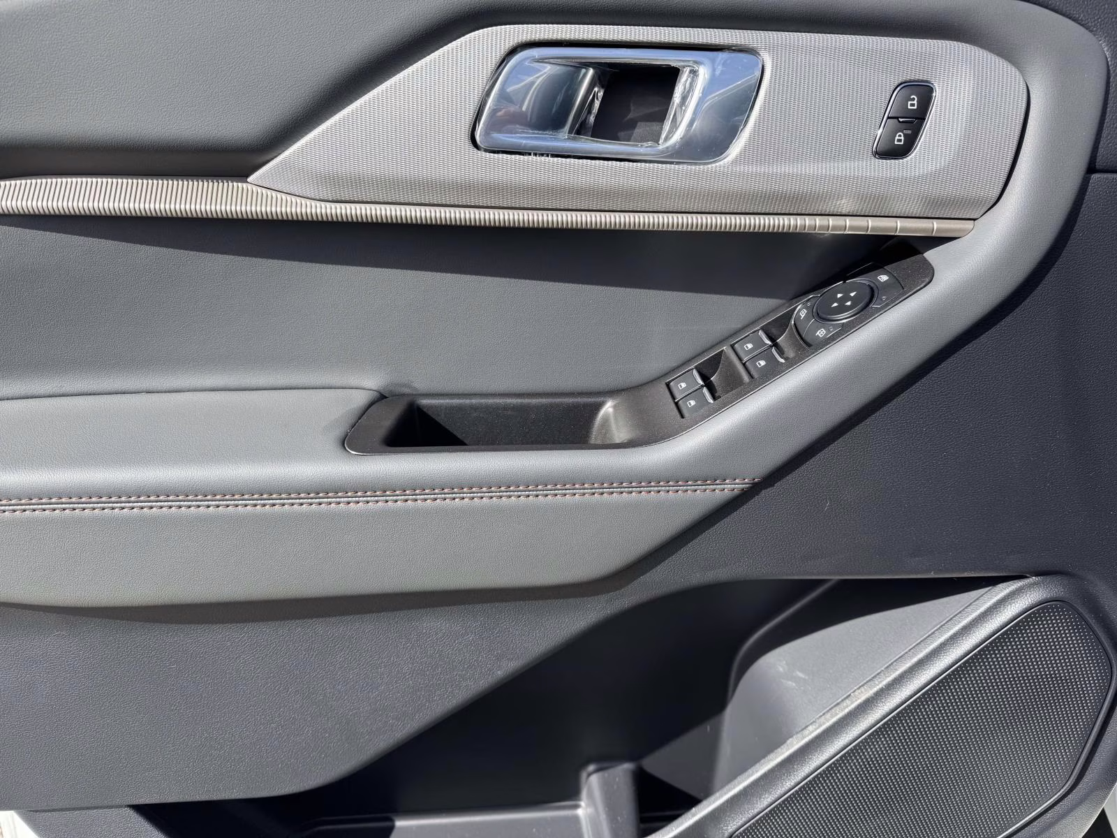 2026 Star White Metallic Tri-Coat Ford Explorer Active w/100A Pkg 4WD 4X4 SUV