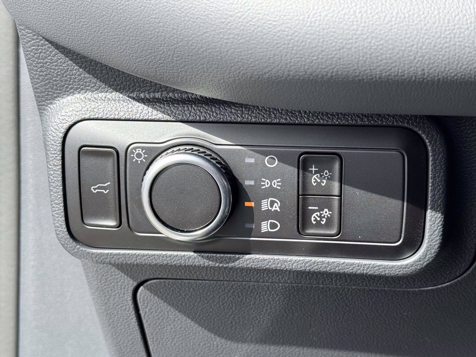 2026 Star White Metallic Tri-Coat Ford Explorer Active w/100A Pkg 4WD 4X4 SUV