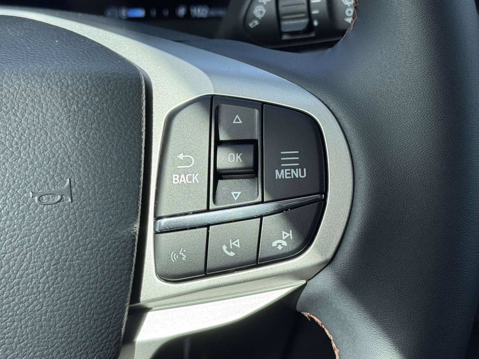 2026 Star White Metallic Tri-Coat Ford Explorer Active w/100A Pkg 4WD 4X4 SUV