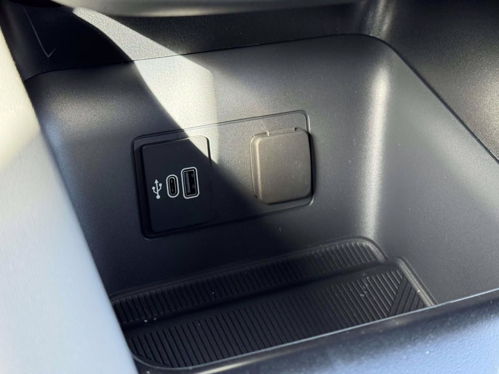 2026 Star White Metallic Tri-Coat Ford Explorer Active w/100A Pkg 4WD 4X4 SUV