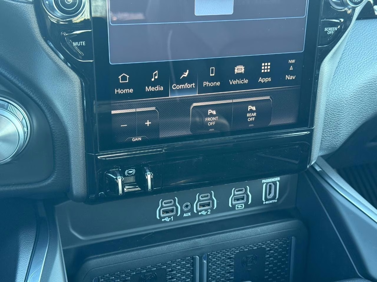 2026 Diamond Black Crystal Pearlcoat Ram 1500 Laramie 4X4 Truck