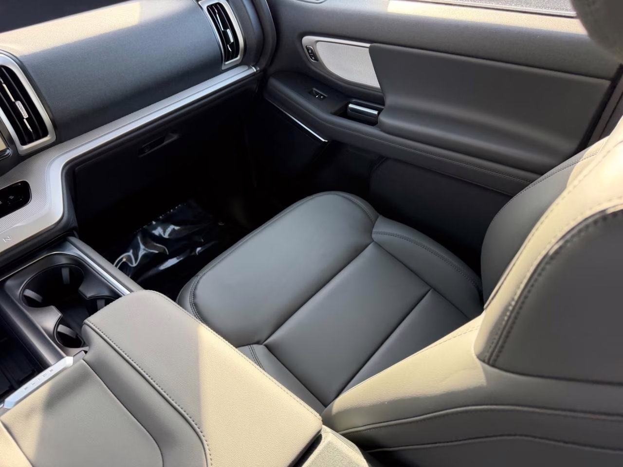 2026 Oxford White Ford Expedition Active 4X4 SUV