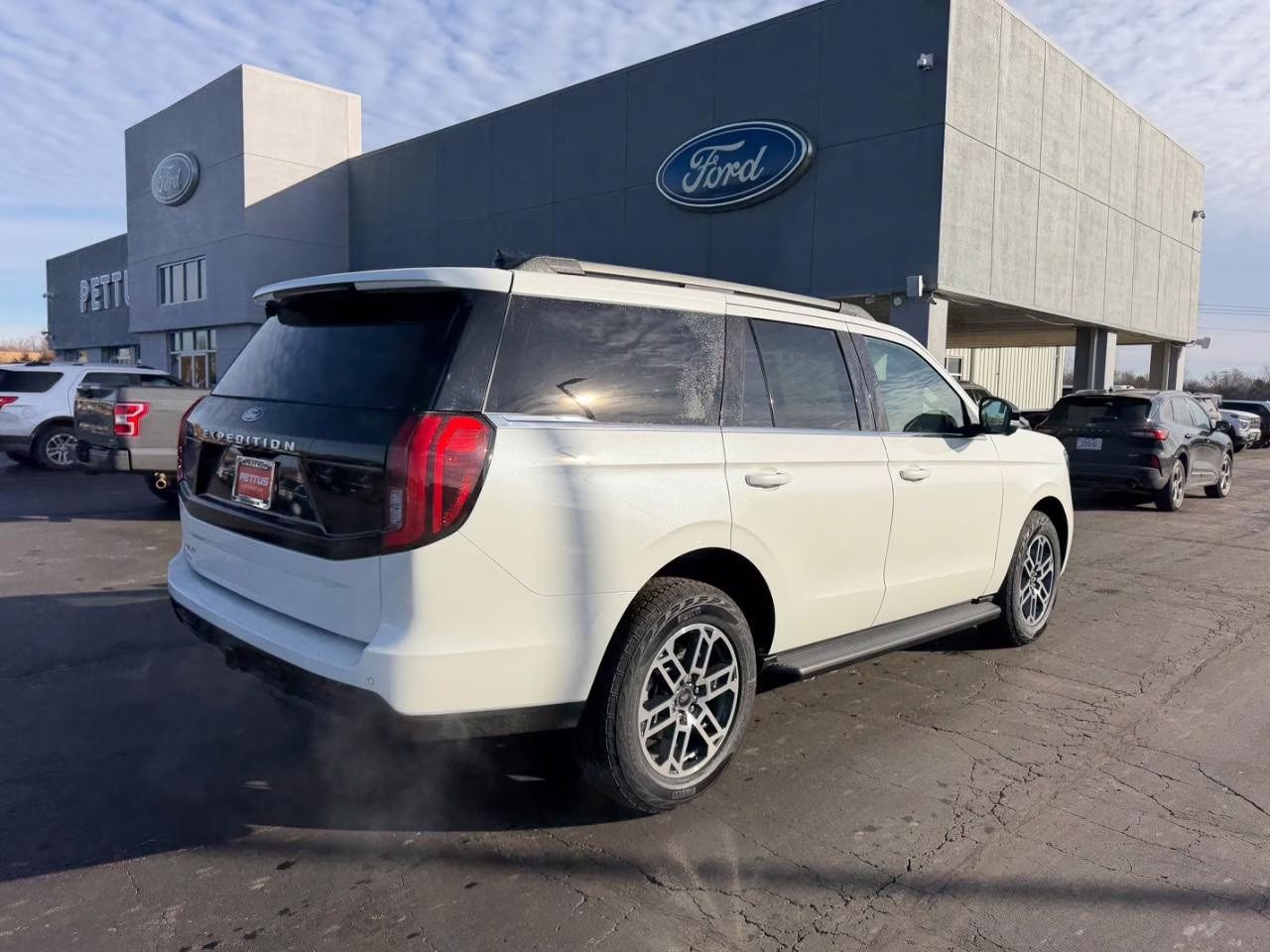 2026 Oxford White Ford Expedition Active 4X4 SUV