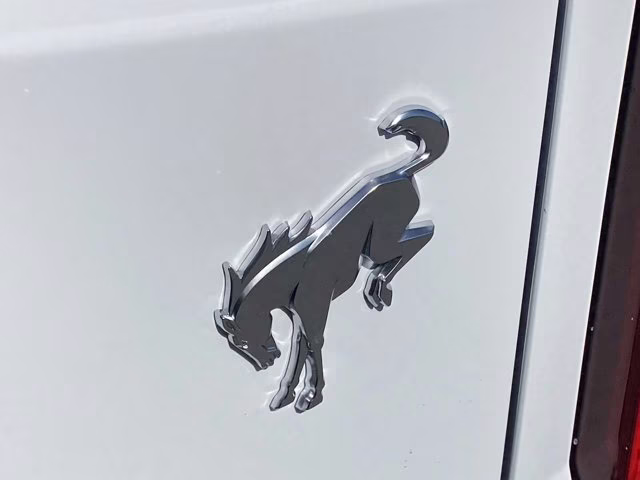 2025 Oxford White Ford Bronco 4X4 Convertible