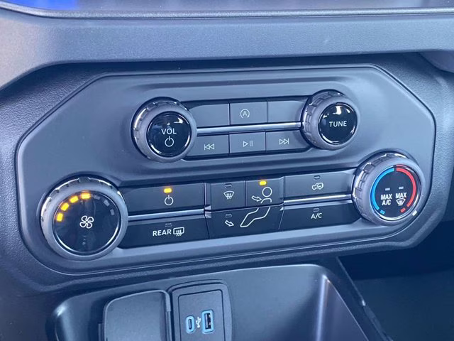 2025 Oxford White Ford Bronco 4X4 Convertible