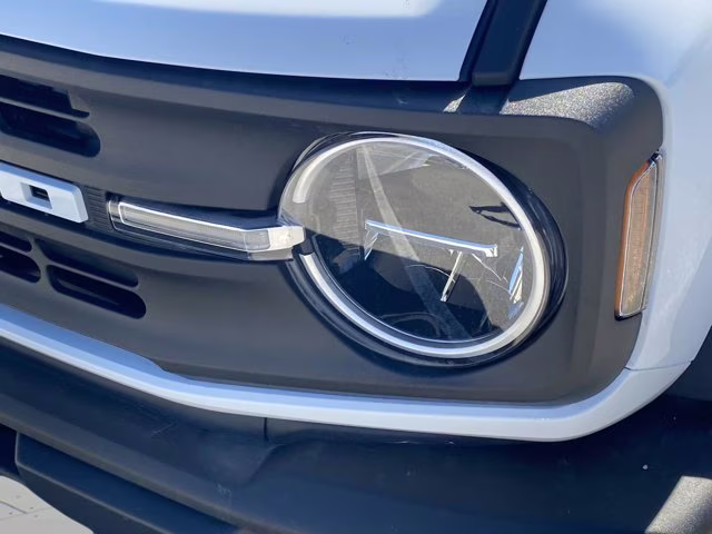 2025 Oxford White Ford Bronco 4X4 Convertible