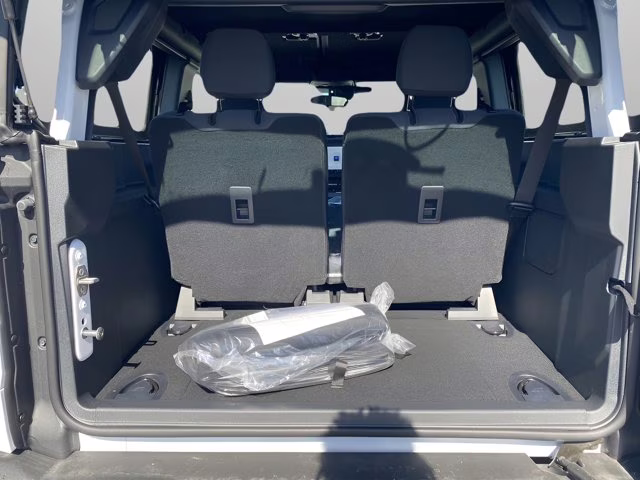 2025 Oxford White Ford Bronco 4X4 Convertible