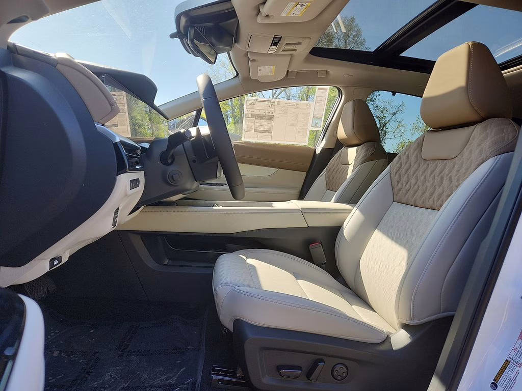 2026 Everest White Pearl Tricoat Nissan Murano Platinum AWD SUV