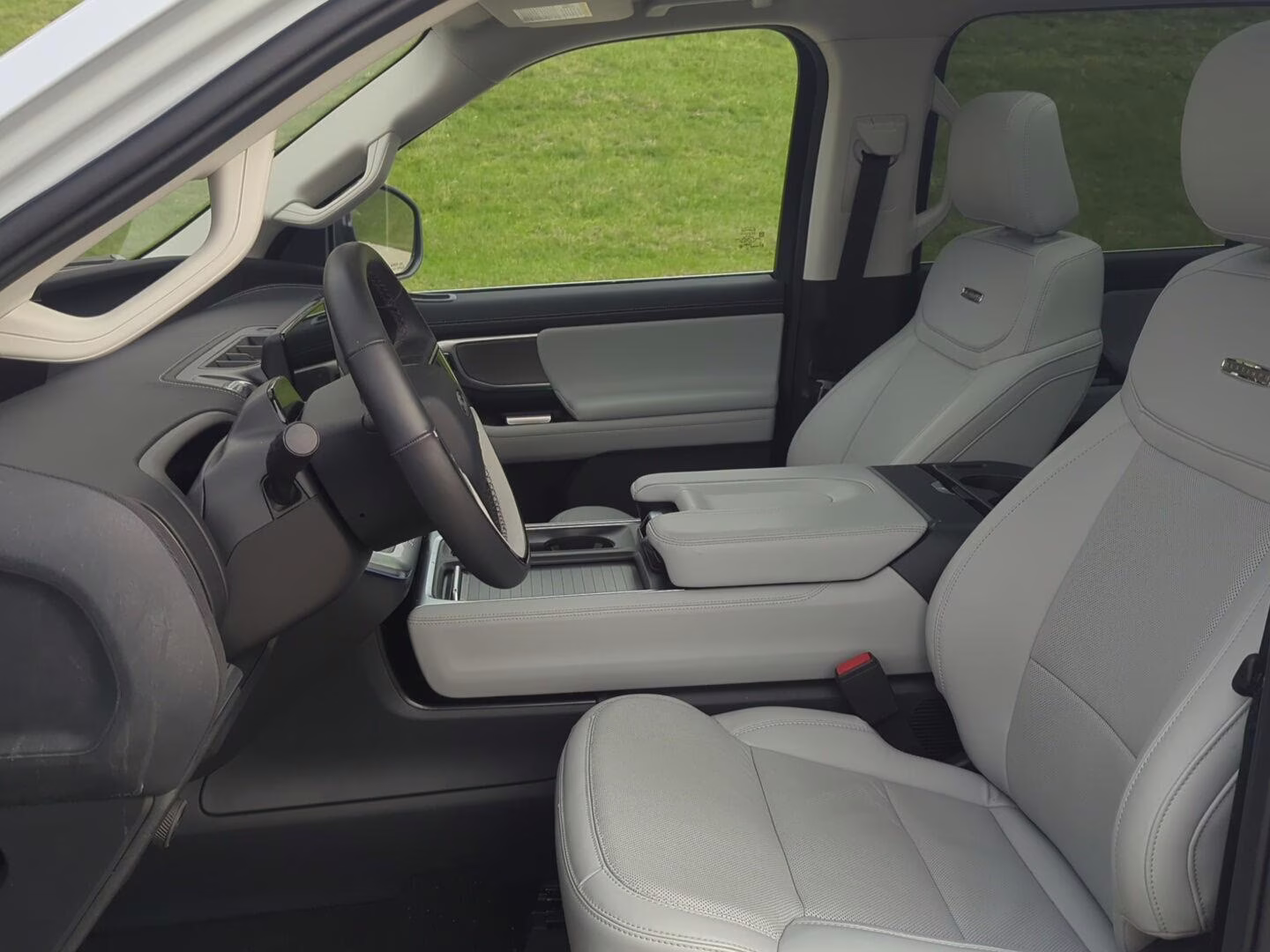 2025 Space Silver Ford Expedition Platinum 4X4 SUV