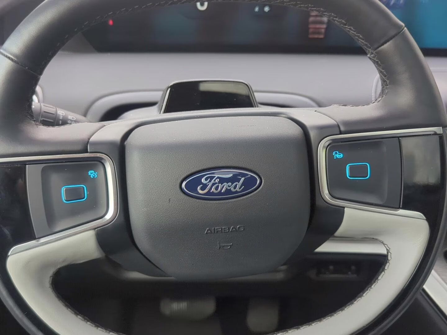 2025 Space Silver Ford Expedition Platinum 4X4 SUV