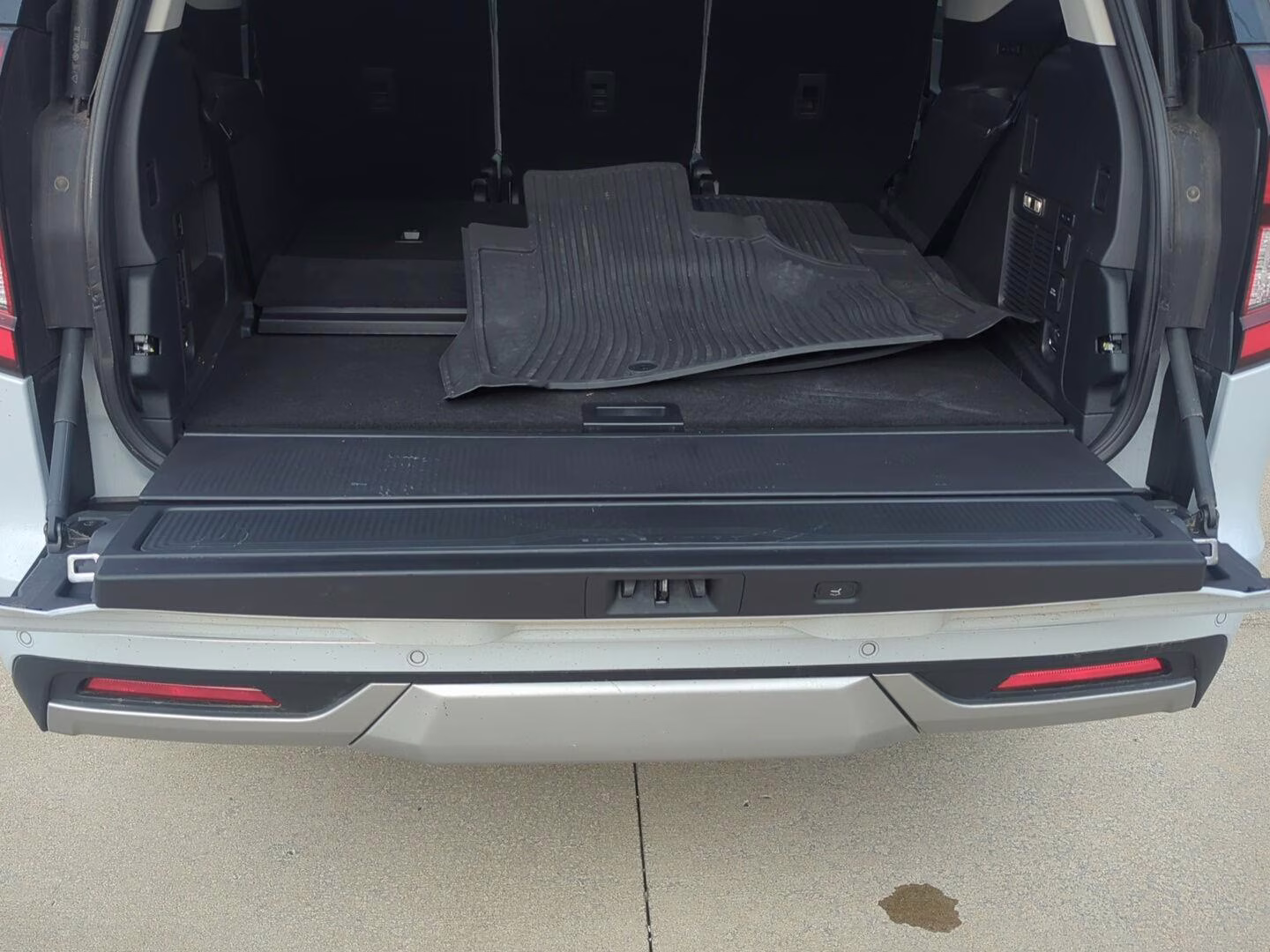 2025 Space Silver Ford Expedition Platinum 4X4 SUV