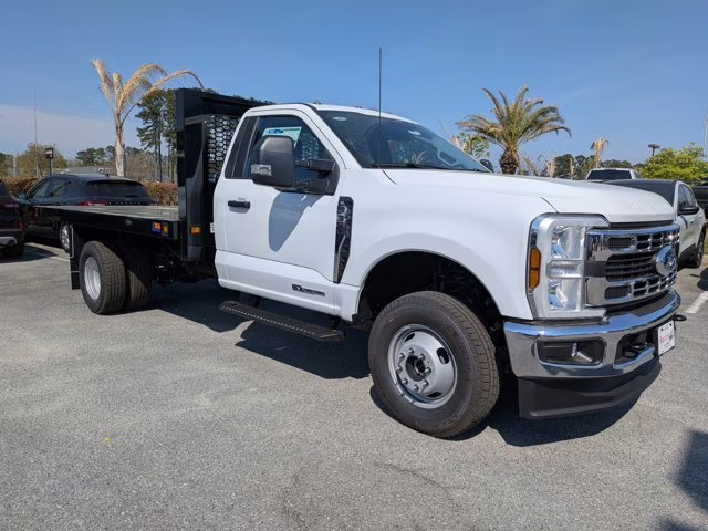 2026 Oxford White Ford Super Duty F-350 DRW XL 4X4 Truck