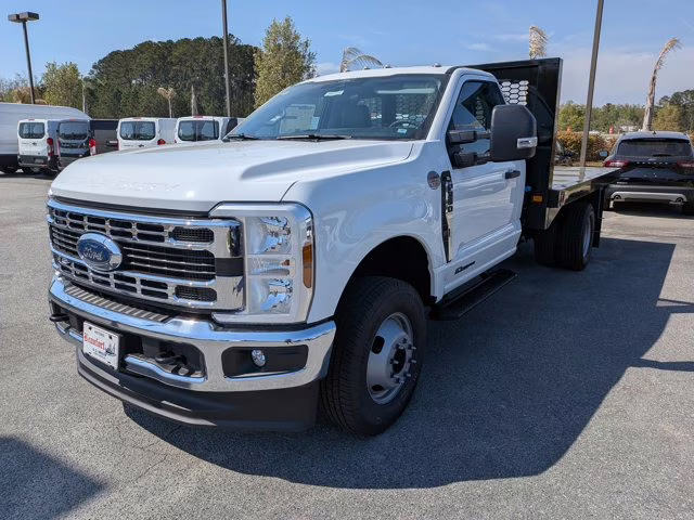 2026 Oxford White Ford Super Duty F-350 DRW XL 4X4 Truck