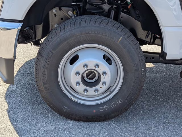 2026 Oxford White Ford Super Duty F-350 DRW XL 4X4 Truck