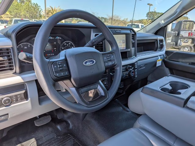 2026 Oxford White Ford Super Duty F-450 DRW XL 4X4 Truck