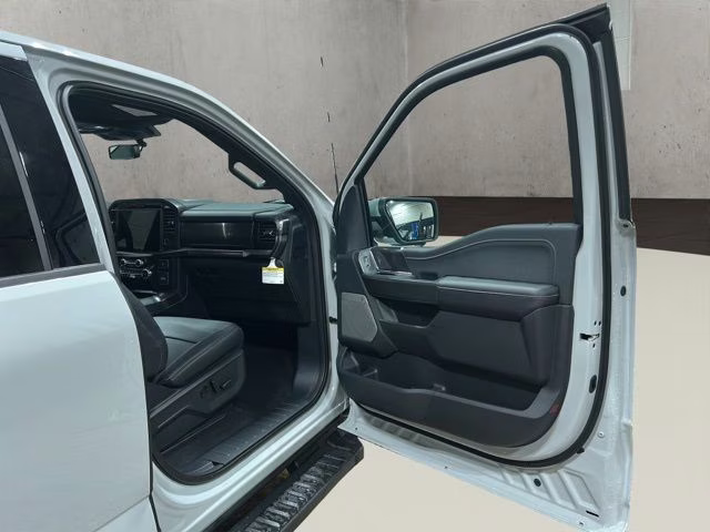 2026 Oxford White Ford F-150 Lariat Black Appearance 4X4 Truck